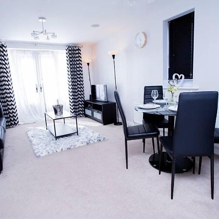 Mills Apartment - Two Bedroom En-Suite Apartment Northampton Exterior photo