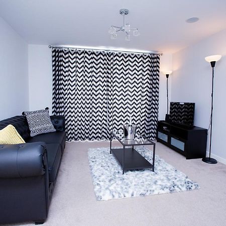Mills Apartment - Two Bedroom En-Suite Apartment Northampton Exterior photo