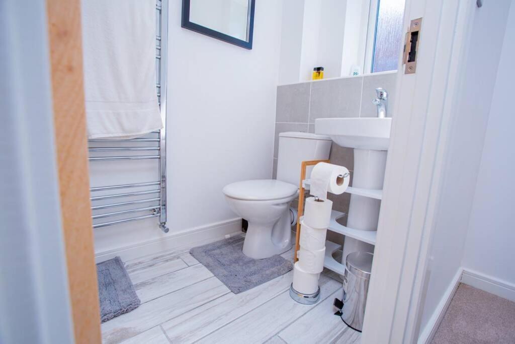 Mills Apartment - Two Bedroom En-Suite Apartment Northampton Exterior photo