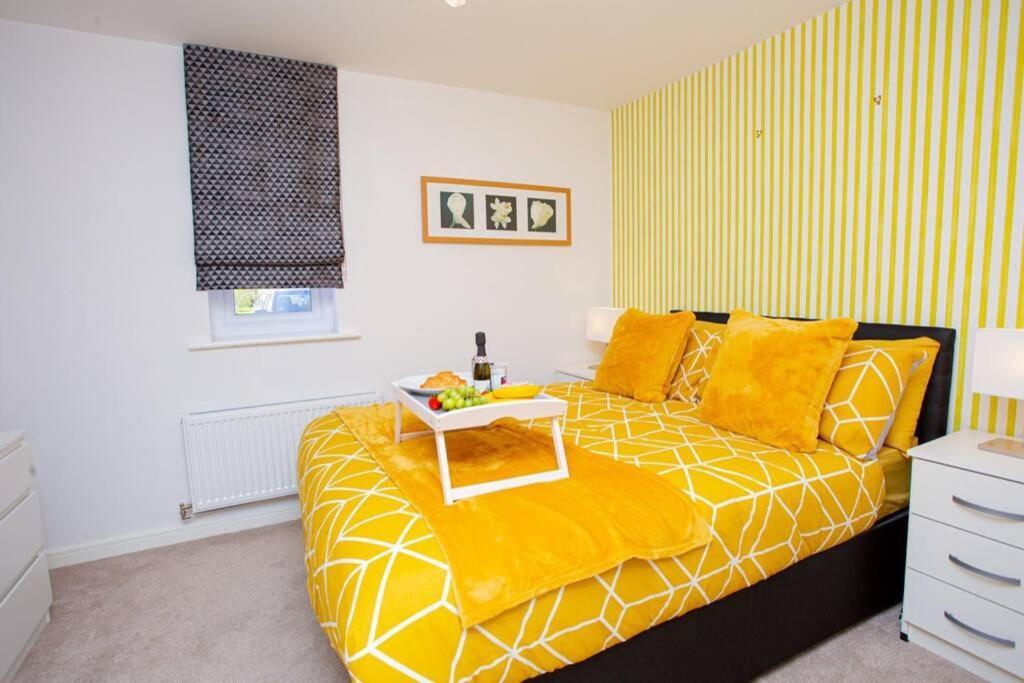 Mills Apartment - Two Bedroom En-Suite Apartment Northampton Exterior photo