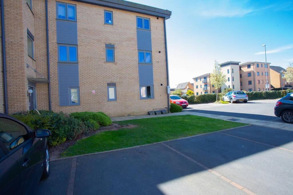 Mills Apartment - Two Bedroom En-Suite Apartment Northampton Exterior photo