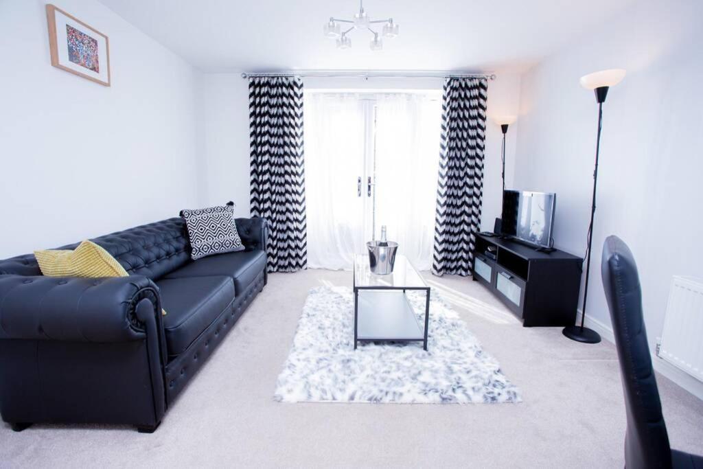 Mills Apartment - Two Bedroom En-Suite Apartment Northampton Exterior photo