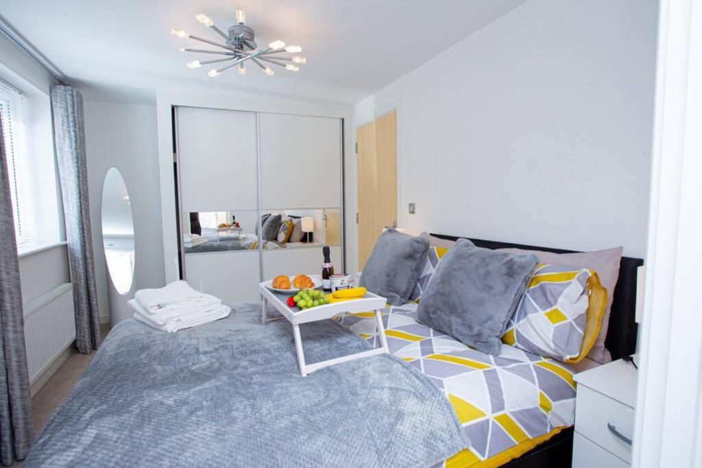 Mills Apartment - Two Bedroom En-Suite Apartment Northampton Exterior photo