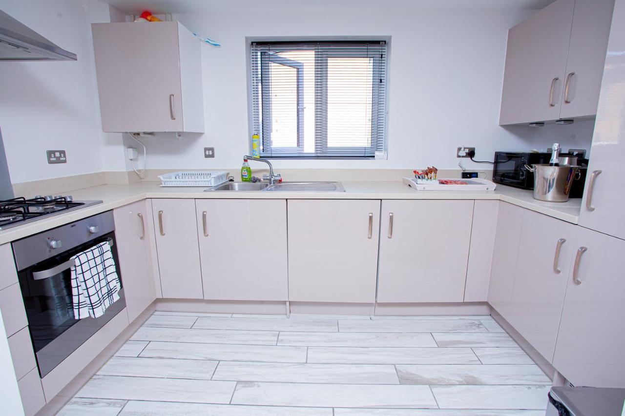 Mills Apartment - Two Bedroom En-Suite Apartment Northampton Exterior photo