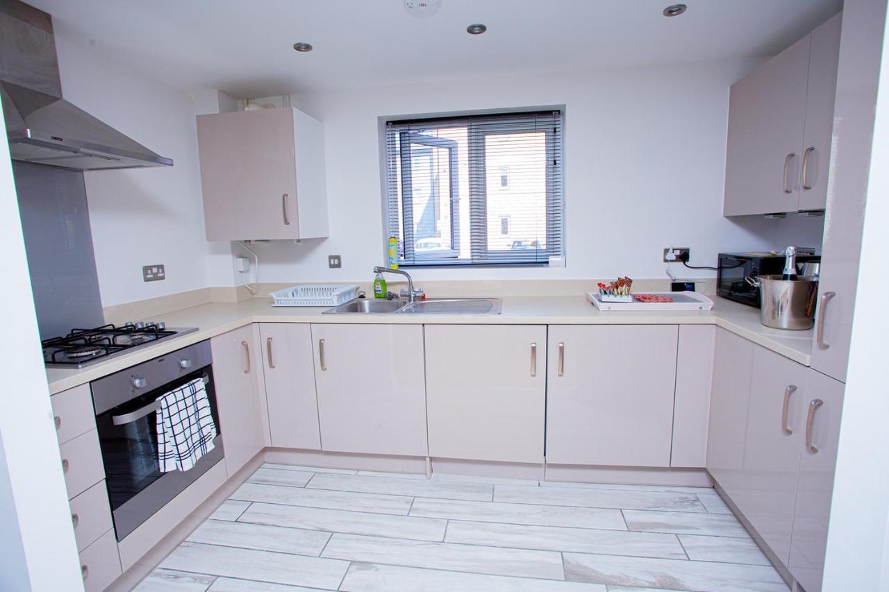 Mills Apartment - Two Bedroom En-Suite Apartment Northampton Exterior photo