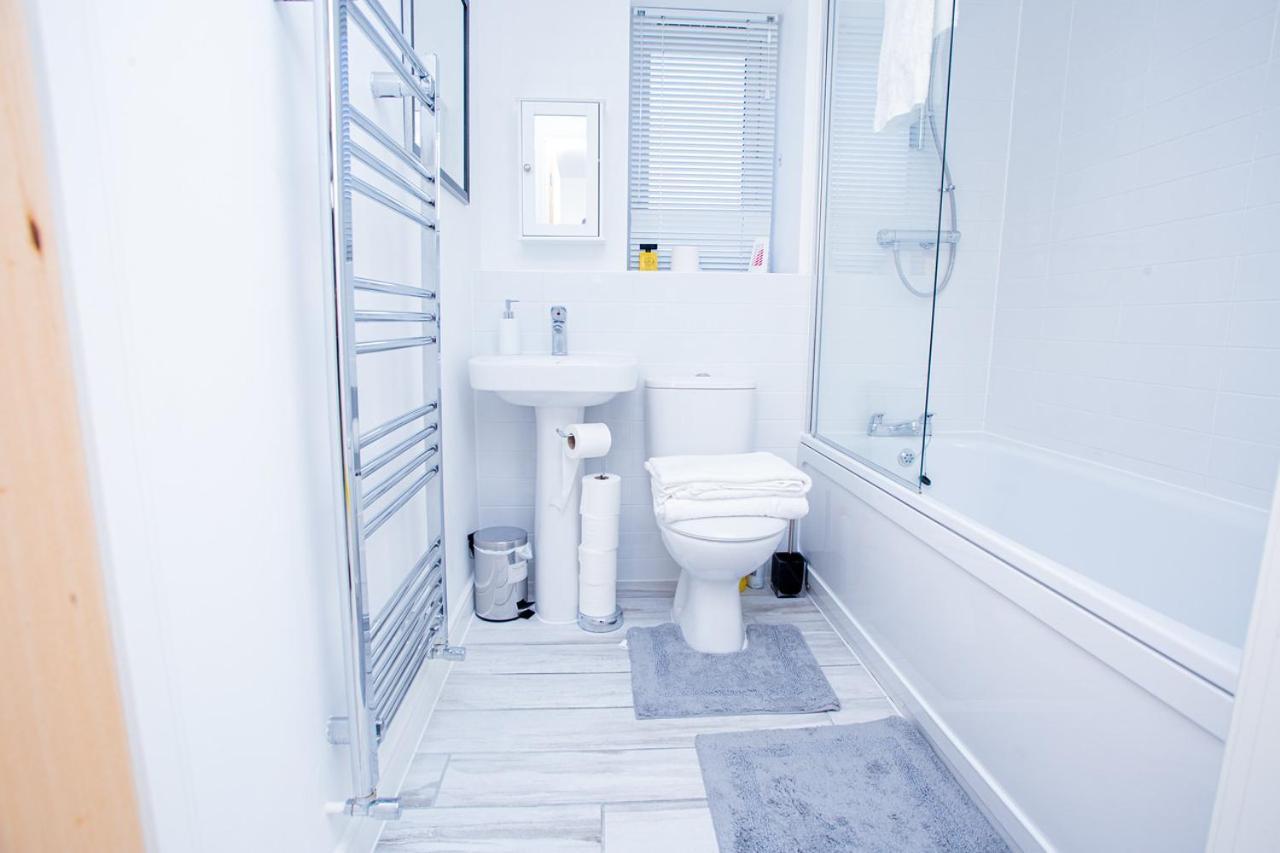 Mills Apartment - Two Bedroom En-Suite Apartment Northampton Exterior photo